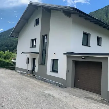 Apartment Mit Bergblick In *