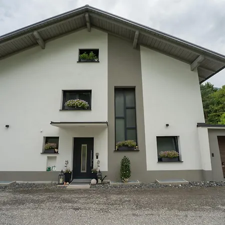 Apartment Mit Bergblick In *